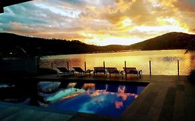 Cyrilo'S Palace Hotel